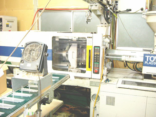 射出成形機　80t