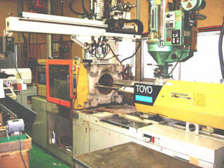 射出成形機　130t